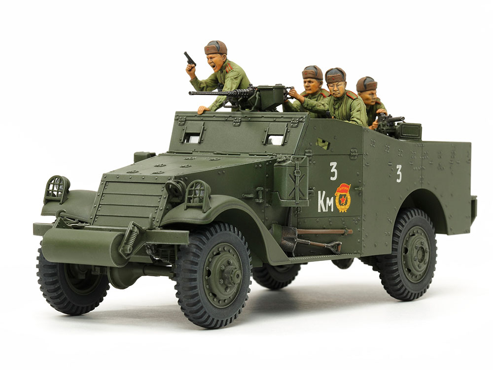 35363 M3A1 SCOUT CAR разведывательный бронеавтомобиль с пятью фигурами советских солдат. Tamiya