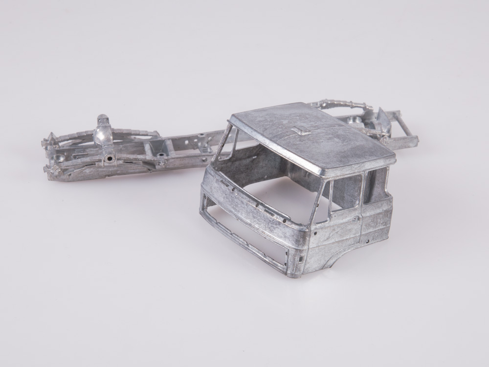 7068AVD Сборная модель Skoda-110 с полуприцепом ALKA N13CH AVD Models